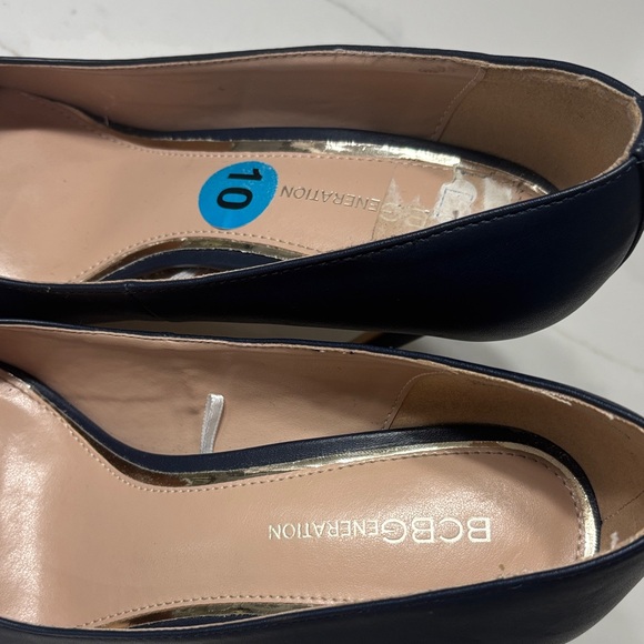 BCBGeneration Dark Blue Heels with Metallic Accent - Picture 8 of 14
